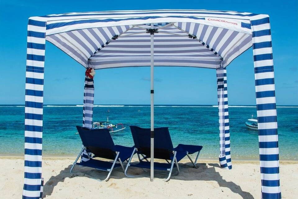 CoolCabana beach shade with two beach chairs on a Noosa beach